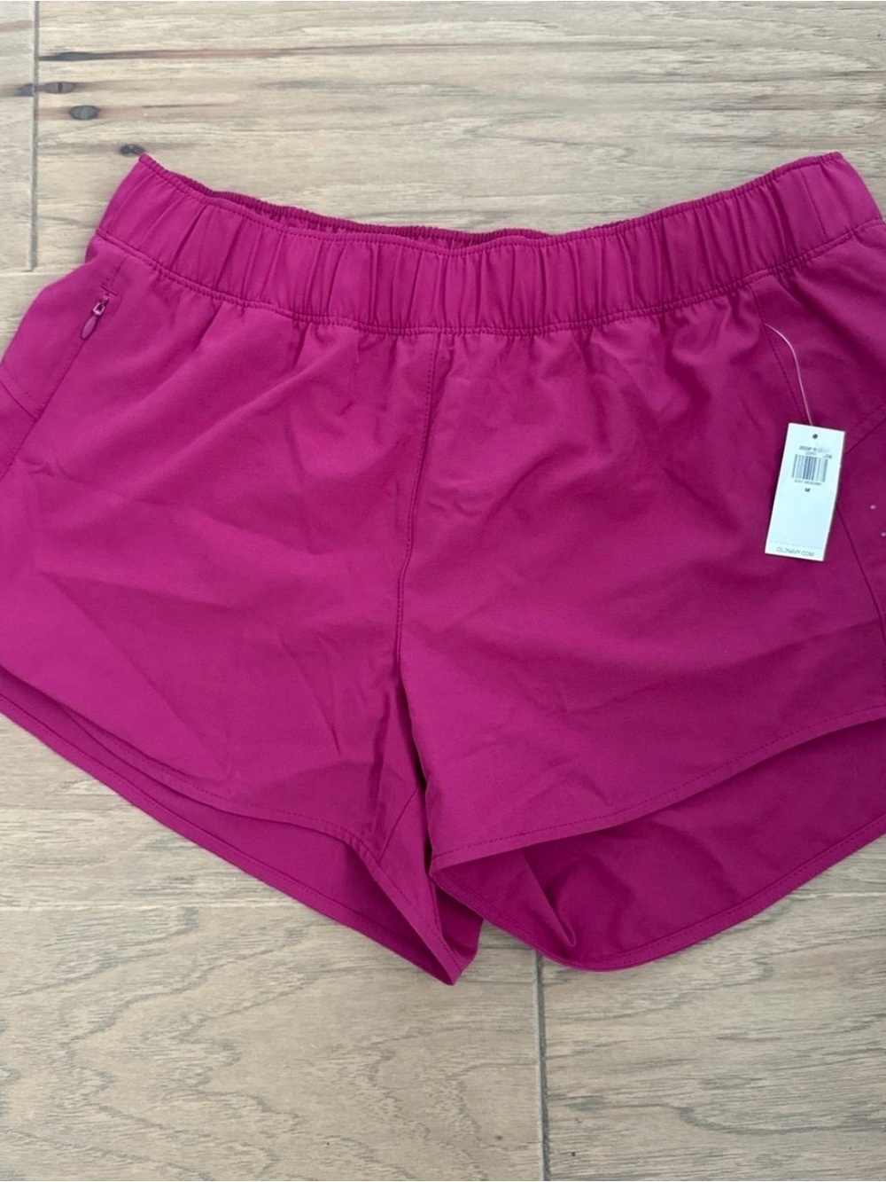 NWT Old Navy Women’s Fuchsia Athletic Shorts size M